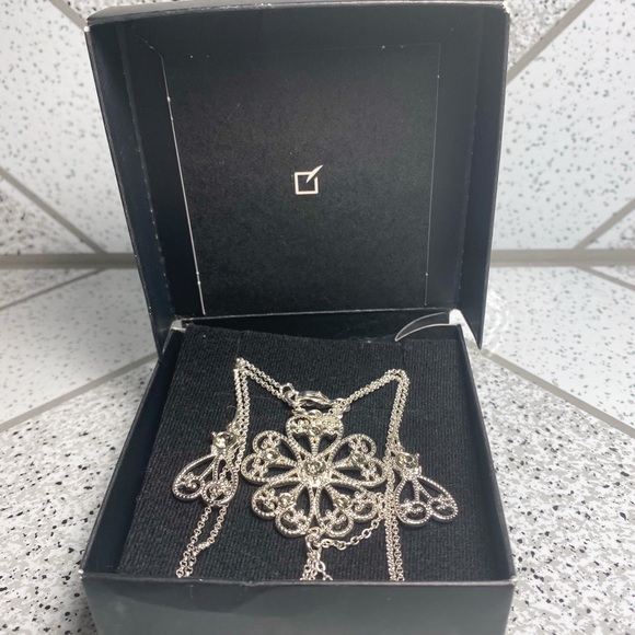 YANBAL UNIQUE NECKLACE AND EARRINGS GIFT SET - Picture 4 of 5